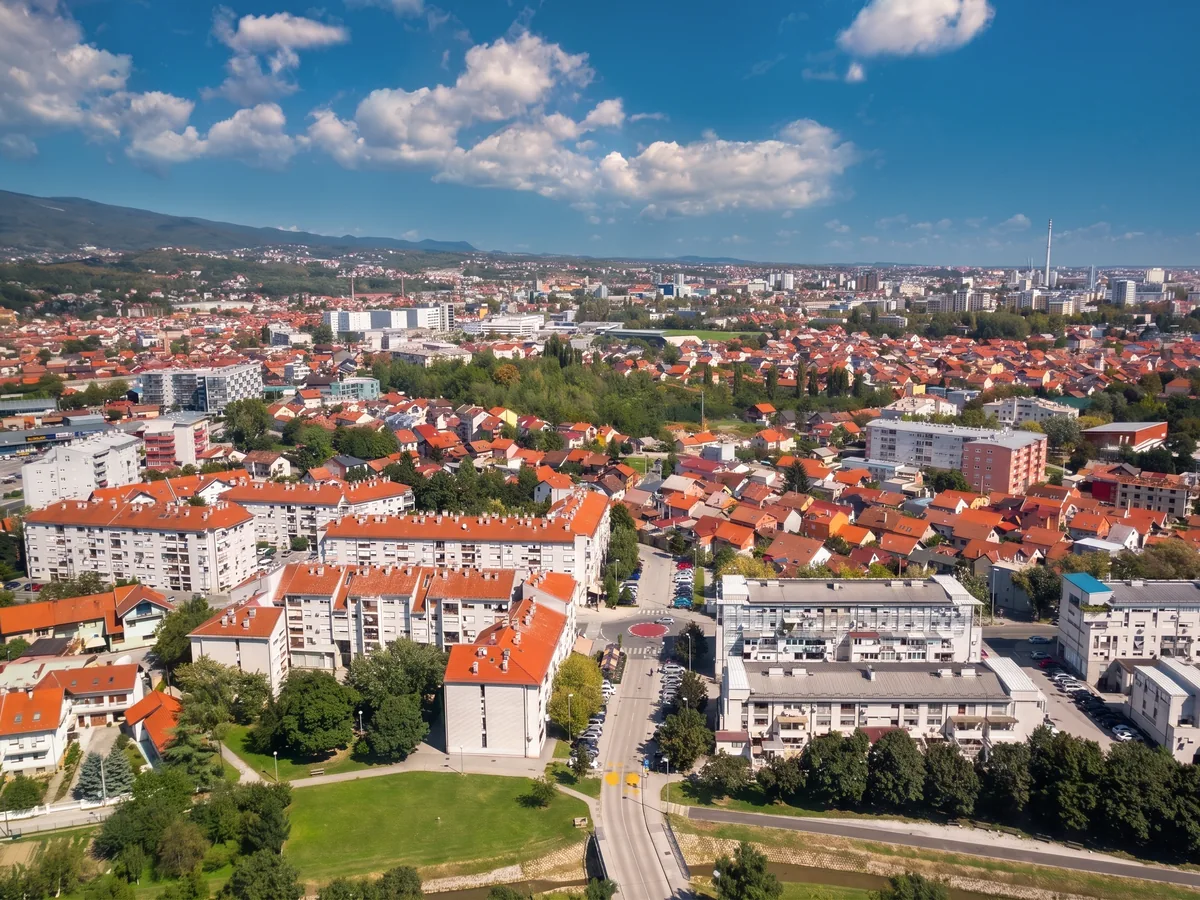 Muring Sky – pogled iz zraka na Zagreb, kvartovi Rudeš, Jarun i Novi Zagreb